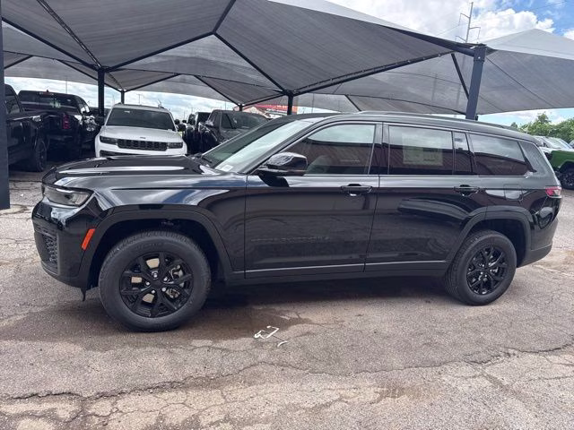 2026 Diamond Black Crystal Pearlcoat Jeep Grand Cherokee L Laredo RWD SUV