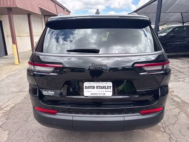 2026 Diamond Black Crystal Pearlcoat Jeep Grand Cherokee L Laredo RWD SUV