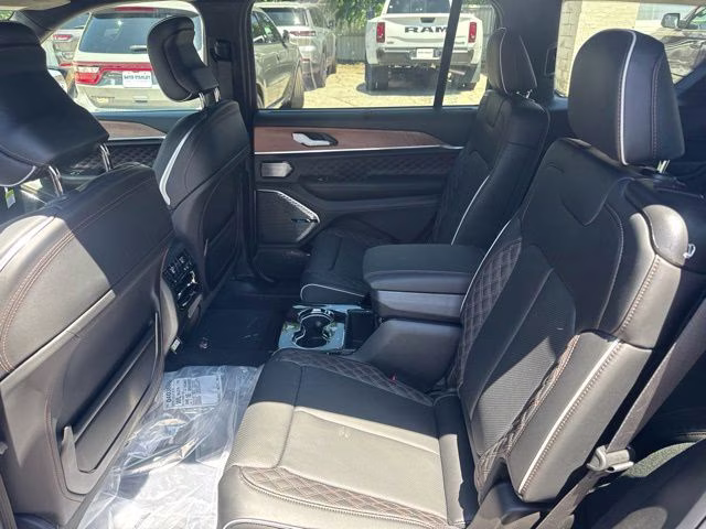 2026 Diamond Black Crystal Pearlcoat Jeep Grand Cherokee L Summit 4X4 SUV