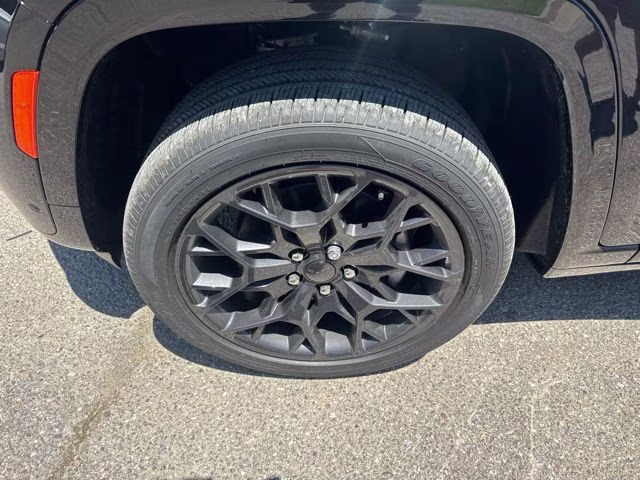 2026 Diamond Black Crystal Pearlcoat Jeep Grand Cherokee L Summit 4X4 SUV