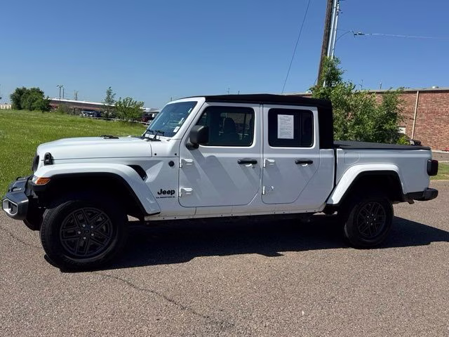 2024 Bright White Clearcoat Jeep Gladiator Sport S 4X4 Truck