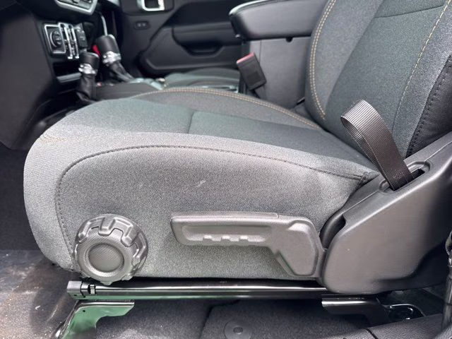 2026 Granite Crystal Metallic Clearcoat Jeep Gladiator Sport 4X4 Truck