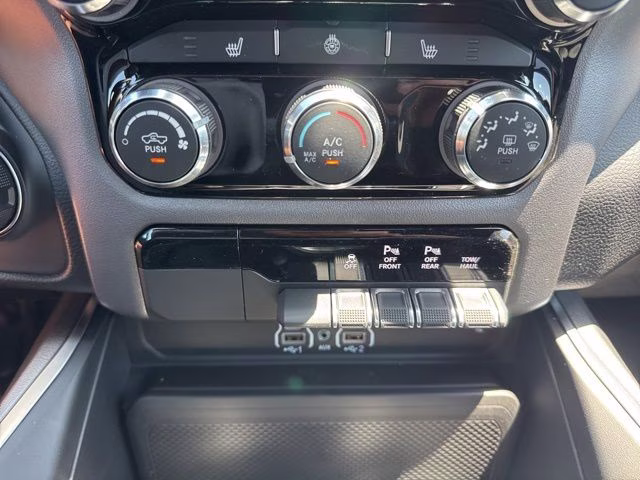 2026 Diamond Black Crystal Pearlcoat Ram 1500 Big Horn/Lone Star RWD Truck
