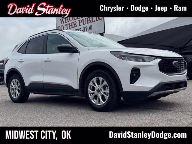 2024 Oxford White Ford Escape Active FWD SUV