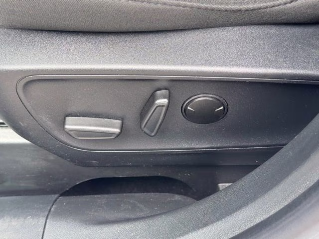 2024 Oxford White Ford Escape Active FWD SUV