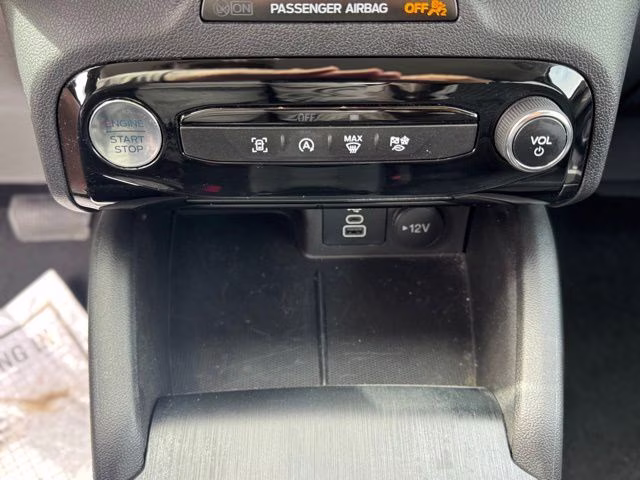 2024 Oxford White Ford Escape Active FWD SUV