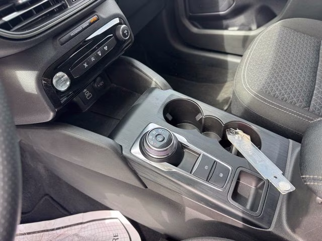 2024 Oxford White Ford Escape Active FWD SUV