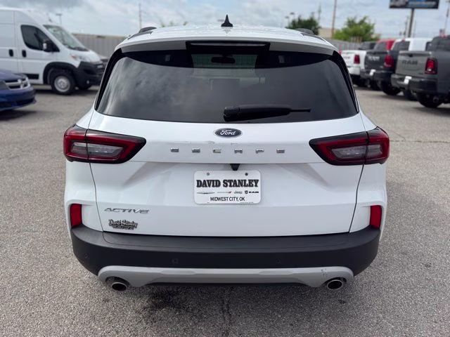 2024 Oxford White Ford Escape Active FWD SUV