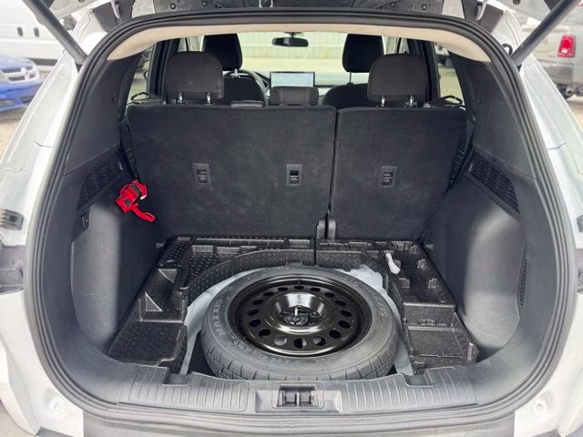2024 Oxford White Ford Escape Active FWD SUV