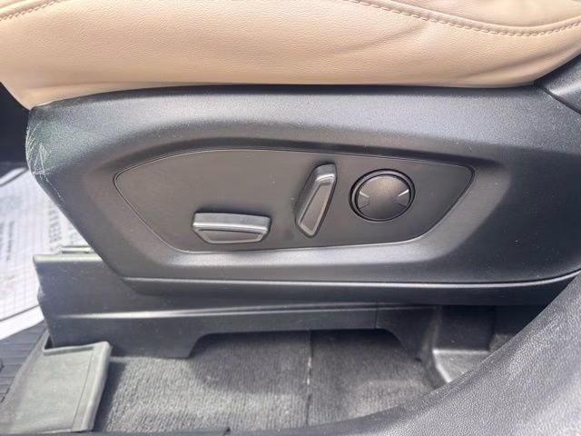 2022 Gray Metallic Ford Explorer XLT RWD SUV