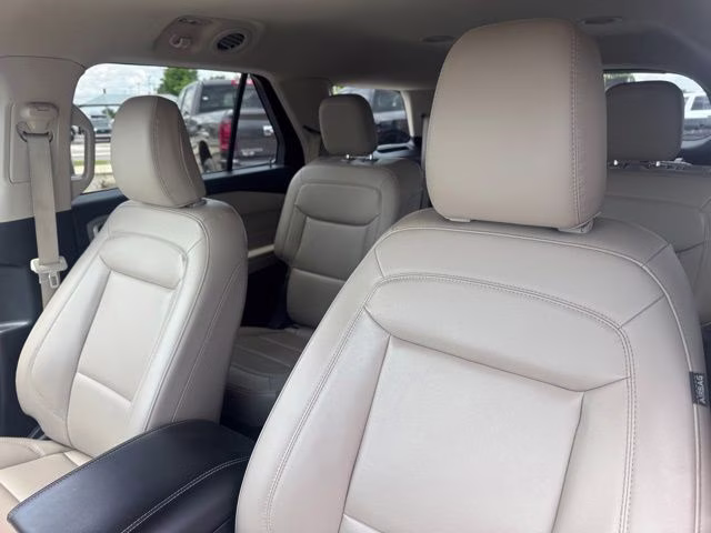 2022 Gray Metallic Ford Explorer XLT RWD SUV