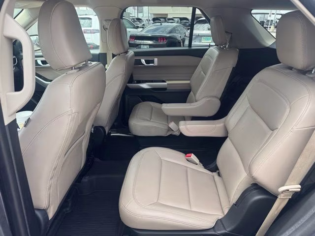 2022 Gray Metallic Ford Explorer XLT RWD SUV