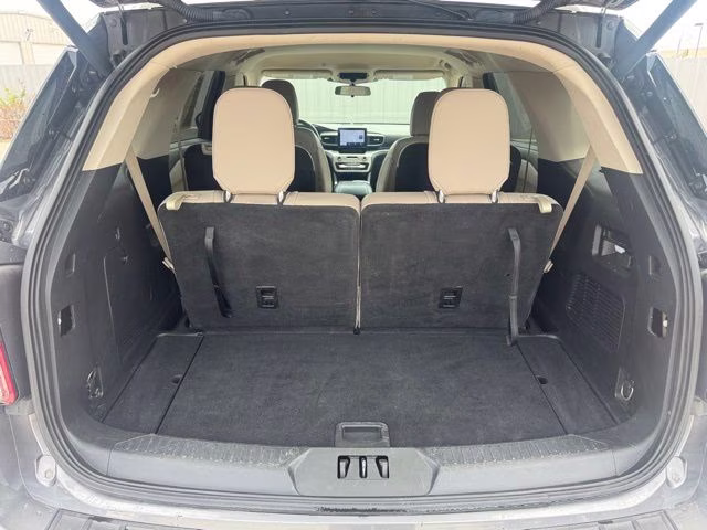 2022 Gray Metallic Ford Explorer XLT RWD SUV