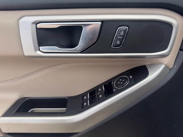 2022 Gray Metallic Ford Explorer XLT RWD SUV