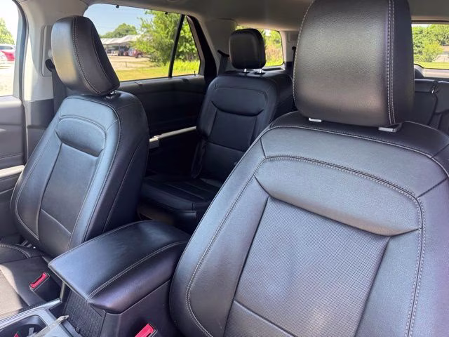 2024 Silver Metallic Ford Explorer Limited RWD SUV