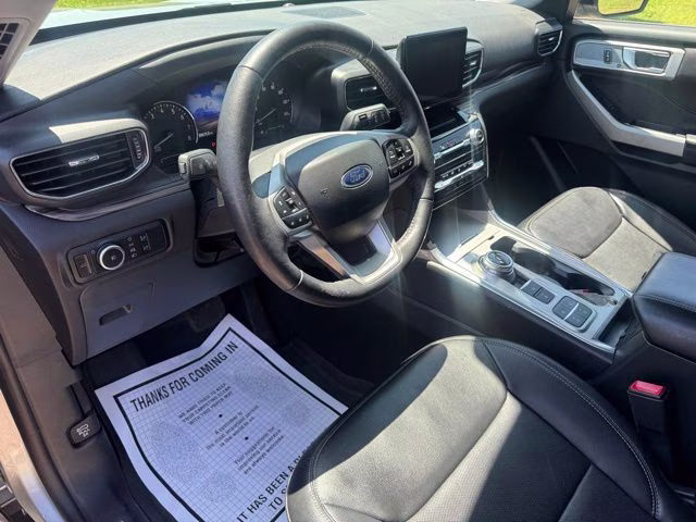 2024 Silver Metallic Ford Explorer Limited RWD SUV