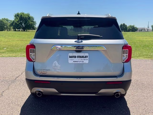 2024 Silver Metallic Ford Explorer Limited RWD SUV