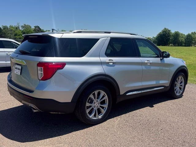 2024 Silver Metallic Ford Explorer Limited RWD SUV