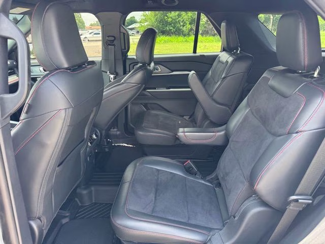 2025 White Metallic Ford Explorer ST 4X4 SUV