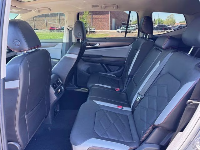2024 Pure Gray Volkswagen Atlas 2.0T Peak Edition SE w/Technology AWD SUV