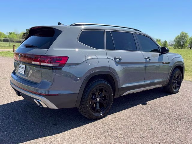 2024 Pure Gray Volkswagen Atlas 2.0T Peak Edition SE w/Technology AWD SUV