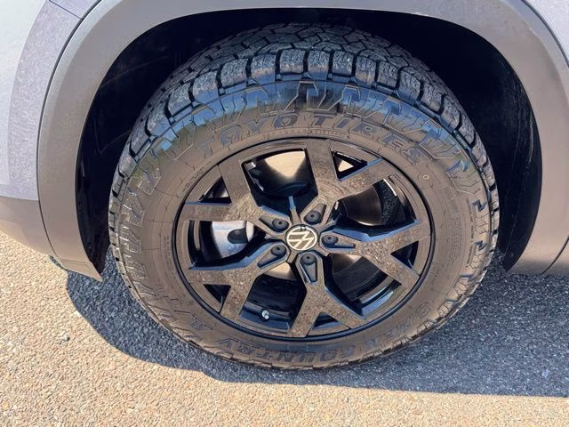 2024 Pure Gray Volkswagen Atlas 2.0T Peak Edition SE w/Technology AWD SUV