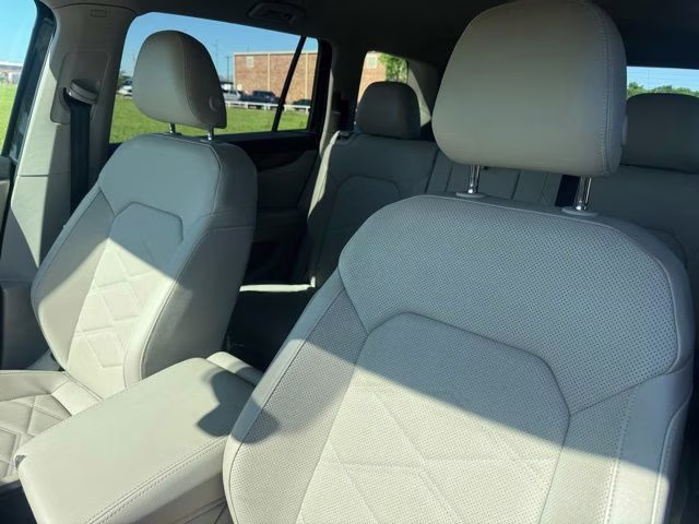 2025 Deep Black Pearl Volkswagen Atlas 2.0T SE FWD SUV