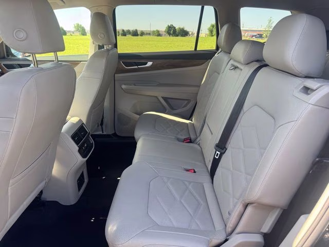 2025 Deep Black Pearl Volkswagen Atlas 2.0T SE FWD SUV