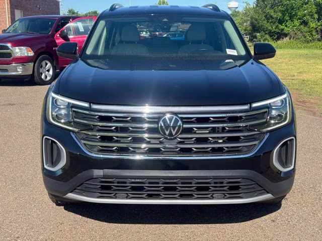 2025 Deep Black Pearl Volkswagen Atlas 2.0T SE FWD SUV