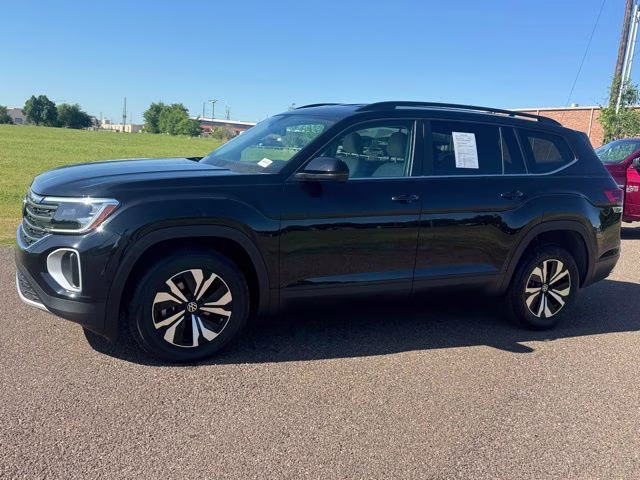 2025 Deep Black Pearl Volkswagen Atlas 2.0T SE FWD SUV