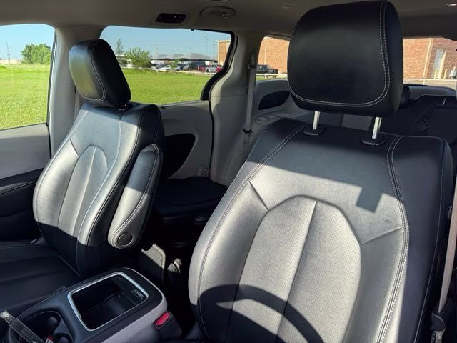 2024 Bright White Clearcoat Chrysler Pacifica Touring L FWD Van
