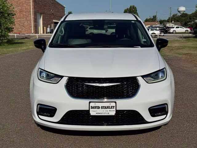 2024 Bright White Clearcoat Chrysler Pacifica Touring L FWD Van