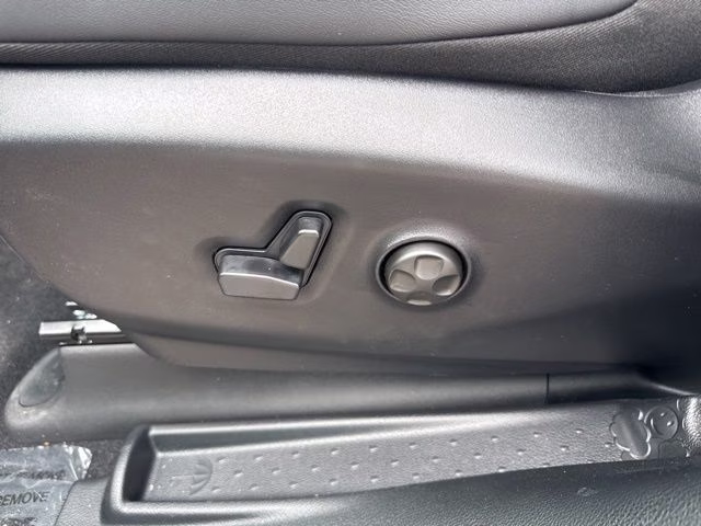 2027 Diamond Chrysler Pacifica Select FWD Van