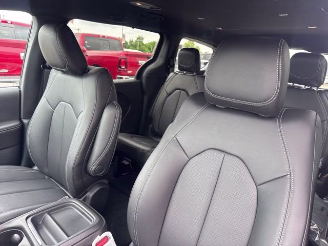 2027 Diamond Chrysler Pacifica Select FWD Van