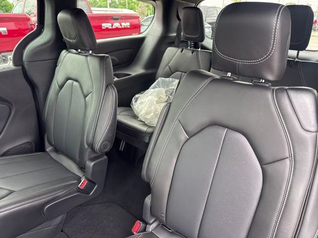 2027 Diamond Chrysler Pacifica Select FWD Van