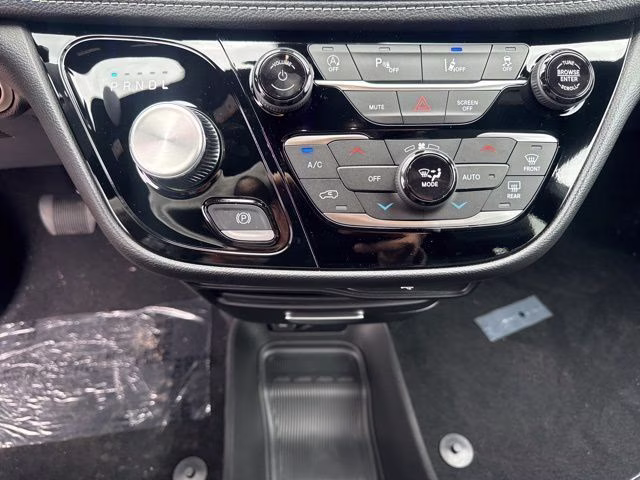 2027 Diamond Chrysler Pacifica Select FWD Van