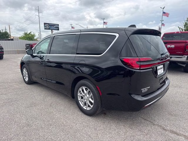 2027 Diamond Chrysler Pacifica Select FWD Van