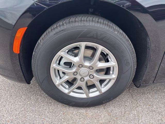 2027 Diamond Chrysler Pacifica Select FWD Van