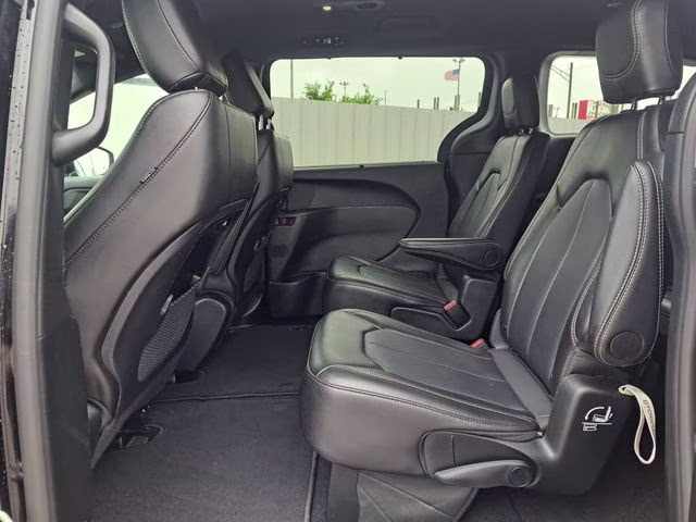 2025 Diamond Black Chrysler Pacifica Select FWD Van