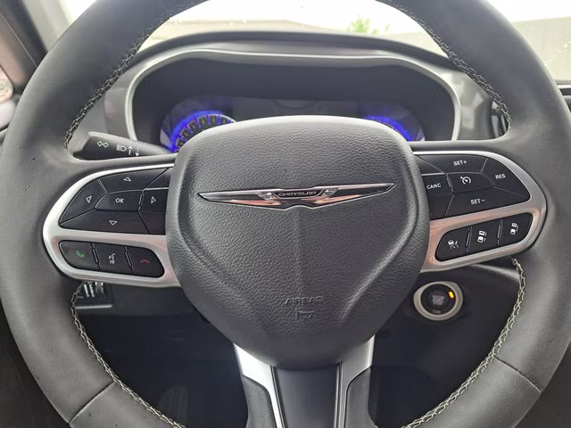 2025 Diamond Black Chrysler Pacifica Select FWD Van