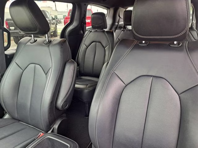 2025 Diamond Black Chrysler Pacifica Select FWD Van