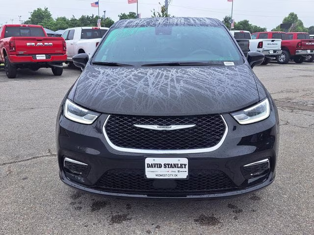 2025 Diamond Black Chrysler Pacifica Select FWD Van