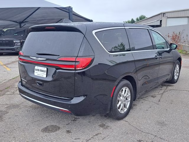2025 Diamond Black Chrysler Pacifica Select FWD Van