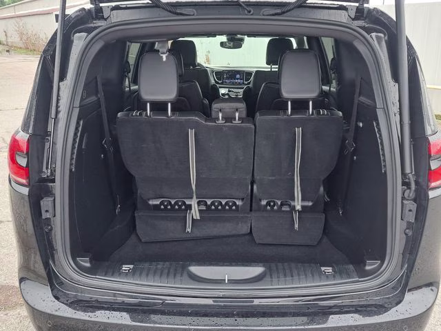 2025 Diamond Black Chrysler Pacifica Select FWD Van