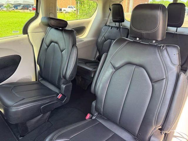2024 Silver Mist Clearcoat Chrysler Pacifica Touring L FWD Van