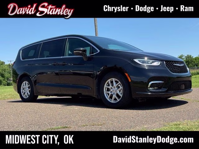 2025 Diamond Black Chrysler Pacifica Select FWD Van