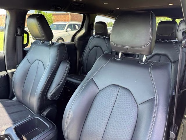 2025 Diamond Black Chrysler Pacifica Select FWD Van