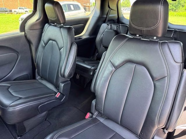 2025 Diamond Black Chrysler Pacifica Select FWD Van