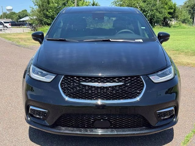 2025 Diamond Black Chrysler Pacifica Select FWD Van