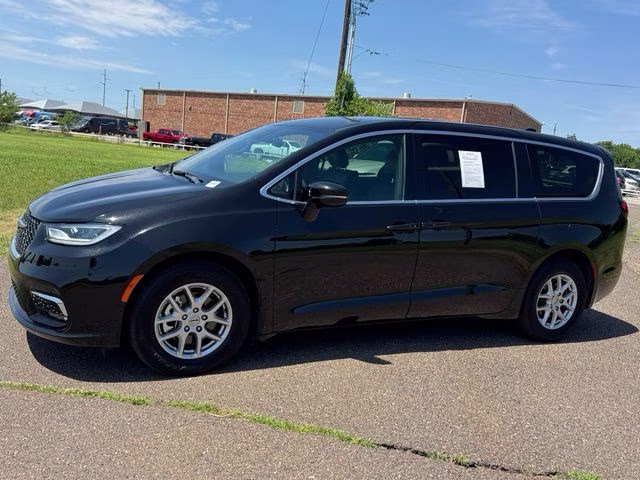 2025 Diamond Black Chrysler Pacifica Select FWD Van